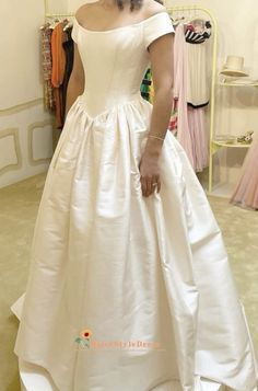 short sleeve wedding dress Ivory Wedding Dress Plus Size, Catherine Rayner, Ball Gowns Evening, Dreamy Wedding, Beautiful Gowns