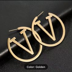 Luxury 18k Gold Plated V earrings, hoop earrings V Logo Design, Golden Earrings, Estilo Hip Hop, Hammered Gold, Yellow Gold Earring, Large Earrings, Metal Earrings, Stainless Steel Earrings, Gold Hoops