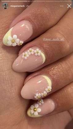 Nail Designs With Flower Charms, Pink Flower Charm Nails, Flower Nail Gems, Nail Ideas With Flower Charms, Soft Gel Nails Design With Stones, Gem Stone Nail Designs, Beaded Nails Designs, Nail Art Stone Designs, Flower Charms On Nails