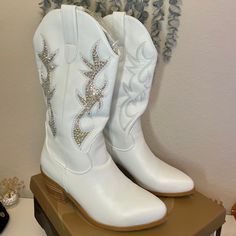 = White Embellished Snip Toe Boots, Western White Embellished Boots, White Embellished Boots With Round Toe, Glamorous White Embellished Boots, Western Rhinestone Boots With Round Toe, White Snip Toe Party Boots, Western Boots With Rhinestones And Round Toe, White Rhinestone Boots With Round Toe, Glamorous White Boots With Rhinestones