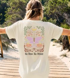 This No Risk No Magic shirt in a retro design is the perfect addition to your yoga and meditation wardrobe. This meditation shirt with the unique retro design is perfect for your yoga classes or as casual wear. This yoga shirt is a great gift for any yoga lover. Add a touch of spirituality to your outfit and enjoy the positive energy with our Magic Print shirt. The unisex shirt has a pleasant, soft feel and a modern, classic cut. You can find your size in the size chart in the picture gallery. V No Risk No Magic, Mystical Moon, Spiritual Shirts, Yoga Design, Magic Design, Moon Shirt, Yoga Shirt, Spiritual Meditation, Yoga Tshirt