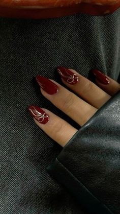 Maroon Summer Nails, Nails To Go With Maroon Dress, Red Patterned Nails, Oval Burgundy Nails, Fall Nail 2024, Nails With Burgundy Dress, Nails For Burgundy Dress, Nails 2024 Red, Dark Romance Nails