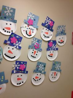 Winter Display Boards Nursery, Winter Preschool Door Ideas, Winter Decorations Kindergarten, Winter Bulletin Board Ideas For Daycare, Winter Crafts Preschool, Preschool Christmas Activities, December Crafts, Toddler Arts And Crafts