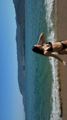 Picture In Beach Photo Ideas, Beach Insta Poses, Beach Posing Ideas, Ideas Fotos En La Playa, Summer Beach Poses, Beach Pose Ideas, Photo Ideas Beach, Beach Photo Inspiration