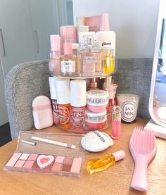 Dream vanity Preppy Makeup Table, Dream Vanity, Girly Christmas Gifts, Preppy Makeup, Preppy Skincare, Pink Vanity