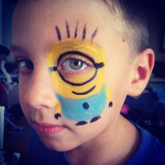 Despicable Me (minion) face painting Face Painting Ideas For Halloween, Minion Face Paint, Creative Face Painting, Painting Ideas For Halloween, Easter Face Paint, Easy Face Painting Designs, Minion Face