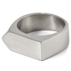 Keep it simple with this gorgeous silver-toned ring for men. The band features an asymmetric face, with one straight side and one angular. Cool, contemporary, and perfect for all occasions. Ring Bands, Mens Rings Fashion, Carved Ring, Masonic Ring, Titanium Ring, Ceramic Rings, Wolfram, Modern Ring, Large Ring