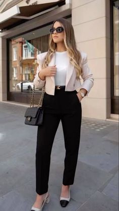 Outfit Formal Mujer, Cute Professional Outfits, Corporate Baddie, Classy Business Outfits, Chic Business Casual