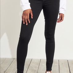 Sold Out Online!! Brand New Low Rise Super Skinny Jean In Black! Floral Jeans, Hollister Jeans, Blue Leggings, Destroyed Jeans, Cropped Jeans, Distressed Jeans, Hollister, Distressed Denim, Black Jeans