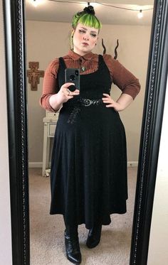 Witchy Outfits Aesthetic, 2000s Punk Fashion, Plus Size Alt Fashion, Edgy Work Outfits, Outfits Date, Witchy Outfits, Look Office, Apple Shape, Fashion 90s