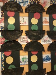 this is an art project for kids to make with construction paper and cardboard plates that are shaped like traffic lights