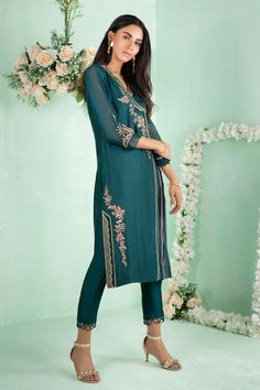 Emerald Envy | Pakistani Designer Outfit | Sarosh Salman Silk Thread Embroidery, Net Shirt, Green Dupatta, Suit Styles, Designer Outfit, Trouser Suit, Batik Fashion, Printed Dupatta, Party Wear Indian Dresses