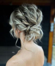 Mid-Length Hair Wavy Loose Updo Short Bridal Hair, Short Hair Bride, Loose Updo, Braided Hairdo, Short Hair Bun, Curly Wedding Hair, Hairdo Wedding