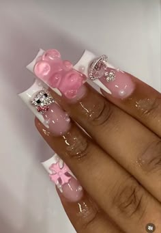 Pink Nail Sets With Charms, Medium Length Nails With Charms, Medium Length Junk Nails, Birthday Nails With Charms, Nails With Charms Y2k, Short Nails With Charms, Nails Art Easy, Trending Acrylic Nails, Easy Diy Nails