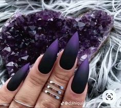 Stilleto Ombre Acrylic Nails, Black And Purple Ombré Nails, Black To Purple Ombre Nails, Purple Stilleto Nails Designs, Purple Black Ombre Nails, Edgy Stiletto Nails, Goth Nails Stiletto, Halloween Nails Matte