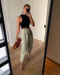 Elegante Casual, Baggy Pants, Mode Inspo, A Mirror, Looks Style, Work Fashion, Outfits Casuales, Summer Outfit, Look Fashion