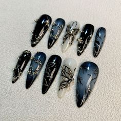 Enhance your look with our Custom Black Butterfly Press On Nails. These Gothic Punk Rock Nails will give you a unique and edgy style. Save time and money with the easy 10 minute application process. Transform your look today! Material: Acrylic Package Included : 10 Fake Nails 24 Pcs Gel Nail Glue 1 Prep Pad 1 Cuticle Stick 1 Nail File 1 Tube Of Nail Glue Note: There might be 2-3% difference according to manual measurement. Please check the measurement chart carefully before you buy the item. Ple Fake Nail Designs Acrylics, Butterfly Nails Y2k, Gothic Butterfly Nails, Butterfly Design Nail Art, Grunge Nails Ideas, Alt Nails Designs, Metallic Black Nails, Punk Rock Nails, Butterfly Press On Nails