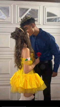 Belle Couple Costume, Halloween Casal, Beauty And The Beast Costume, Beast Costume, Belle And Beast, Belle Costume, Halloween Matching, Couple Costumes, Couples Halloween Outfits