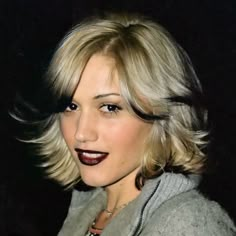 Black Hair Blonde Tips, Gwen Stefani Hair, Dipped Hair, Dyed Tips, Hair Dye Tips, Dip Dye Hair, Blonde Tips, Colored Hair Tips, Black Hair Dye