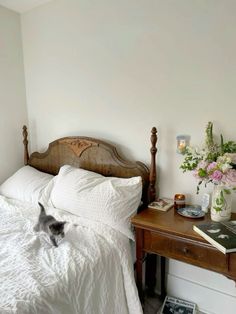 English Bedroom Aesthetic, 1800s House Aesthetic, Grandmacore Bedroom, Peaceful Room, Dream Room Inspiration