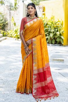 Art Silk Fabric Mustard Color Zari Weaving Saree Mustard Yellow Blouse, Raw Silk Saree, Casual Art, Indian Saree Blouse, Simple Sarees, Yellow Saree, Kanjivaram Sarees, Tussar Silk Saree, Zari Work