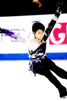 #yuzuru hanyu Olympic Ice Skating, Yuruzu Hanyu, Ice Skating Outfit, Figure Skaters, Ice Skaters, Skating Outfits, Beautiful Figure