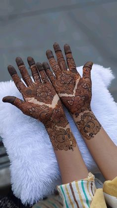 beautiful Mehndi Design 😍 ❤️ Floral Mehndi, Front Mehndi Design, Lip Lipstick, Mehndi Designs For Kids, Simple Mehndi Designs Fingers, Engagement Mehndi Designs, Lipstick Pink