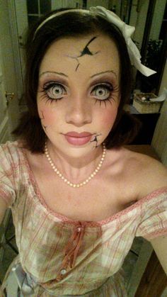 Creepy doll costume tutorial... yep, seriously thinking about doing this. Creepy Doll Costume, Creepy Doll Makeup, Carnaval Make-up, Makeup Zombie, Halloween Makeup Look, Broken Doll, Costume Tutorial