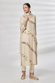 Shop for Kasturi Tikmani Off White Floral Pattern Straight Kurta Set for Women Online at Aza Fashions Ladies Suit Design, Designer Anarkali Dresses, Anarkali Dresses, Enfield Classic, Silk Pant, Anarkali Dress Pattern, Hand Embroidery Dress, Gk Knowledge, Neck Designs For Suits