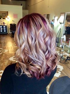 Blonde Hair With Lowlights Fall Purple, Violet Balayage Blonde, Strawberry Blonde Hair With Purple Highlights, Fun Color Ideas For Blondes, Violet Roots Blonde Hair, Orchid Blonde Hair, Spring 2024 Blonde, Blonde With Vivid Highlights, Purple Red Blonde Hair