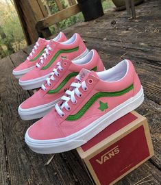 Pink Old Skool Vans with green stripe and Ivy leaf on side Sorority Shoes, Alpha Kappa Alpha Clothing, Green Outfits For Women, Alpha Kappa Alpha Paraphernalia, Aka Paraphernalia, Alpha Kappa Alpha Sorority Paraphernalia, Aka Sorority Gifts, Phi Beta Sigma Fraternity, Sorority Fashion