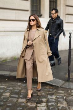 Moda Do Momento, Beige Outfit, Chique Outfits, Paris Fashion Week Street Style, Populaire Outfits, Paris Street Style