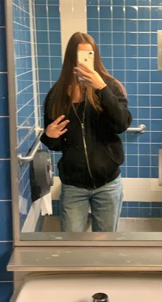 Baggy light jeans, black tanktop, black zip up jacket Tank Top And Hoodie Outfit, Black Zip Up Top Outfit, Styling Black Zip Up Hoodie, Zip Uo Hoodie Outfit, Jeans With Zip Up Hoodie, Black Zipup Jacket Outfit, Outfits With Black Jacket, Black Zip Up Jacket Outfit, Black Zip Up Sweater Outfit