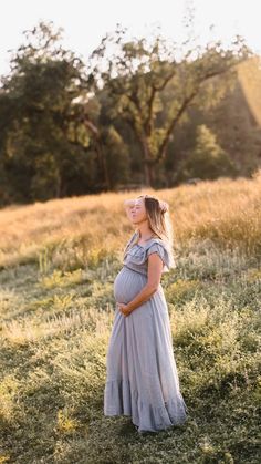 Maternity Prompts, Maternity Posing Guide, Cloudy Photography, Bass Lake California, Spring Maternity Photos, Pregnant Photoshoot, Diy Maternity Photos, Maternity Posing, Maternity Photography Poses Outdoors