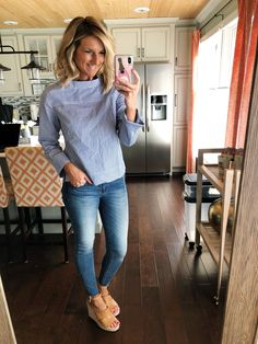 Wedge Sandals Outfit, Jenifer Aniston, Sandals Outfit, Outfit Jeans, Spring Fashion Outfits, Spring Fashion Trends, Spring Outfits Casual, Looks Style, Mode Inspiration