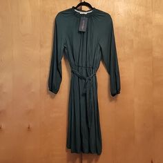 Nwt Anna-Kaci California Emerald Green Long Sleeve Dress. Excellent Condition, No Flaws. Appreciate You Shopping My Closet! Pit To Pit 18 Length 43 Emerald Green Long Sleeve Dress, Mermaid Formal Gowns, Green Long Sleeve Dress, Antonio Melani Dress, Velvet Party Dress, Red Plaid Dress, Black Linen Dress, Elegant Black Dress, Leaves Print Dresses