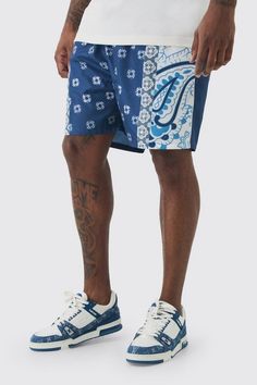 If it's comfort that you're looking for in men's holiday fashion, pick a pair of shorts from our unrivalled selection. You haven't been skipping leg day, have you? No, we know you wouldn't. All the better as you'll want to sport some of our stylish denim shorts, chino shorts, jersey shorts or cargo shorts. If you're looking for new outfit ideas for this summer, consider pairing a horizontal striped t-shirt with jean shorts or opt for a printed shirt and chino shorts for a smarter combo. Round off with a pair of sliders or loafers for extra style points. New Outfit Ideas, Race Day Outfits, Suits Prom, Going Out Trousers, Going Out Shirts, Gym Hoodie, Tall Hoodies, Tall Pants, Blazer Shirt