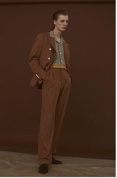 CMMN SWDN Spring/Summer 2018 Menswear Fashion Show Vintage Mens Summer Fashion, Mens Editorial Fashion, Minimalist Fashion Men, 70s Outfits, Mens Editorial, Vintage Mens Fashion, Mens Fashion Summer, Male Fashion, Vogue Paris