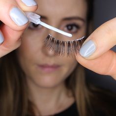 Eyelash Growth Diy, Falsies Eyelashes, Eye Lash Tattoo, Apply False Eyelashes, Get Long Eyelashes, Eyelash Lift And Tint, Big Eyelashes, Eyelashes Tutorial