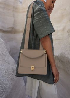 Polène | Bag - N°7 - Taupe Textured leather Taupe Bag Outfit, Polene Paris Bag, Taupe Bag, Bag Photography, Fashionable Bags, Fashion Wishlist, Gold Work, Fall Style