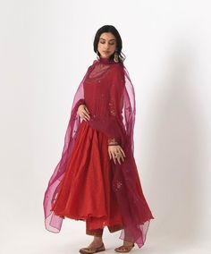 Embroidery Zardozi, Red Anarkali, Anarkali Dress Pattern, Kurta Set For Women, Simple Kurta Designs, Traditional Indian Dress, Casual Indian Fashion, Desi Fashion Casual, Indian Dresses Traditional