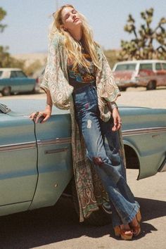 Beautiful Boho Dresses, Bold Boho, Bohemian Fabric, Moda Hippie, Outfit Essentials, Outfits 70s, Maxi Kimono