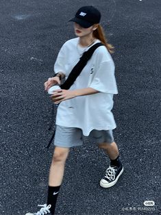 Oversized Shirt With Jorts, Baggy Tee And Shorts, Tomboy Fits Summer, Oversize Summer Outfit, Oversized Tshirt Outfit Aesthetic, Normcore Style Outfits, Oversized Shorts Outfit, Comfy Summer Outfits Aesthetic, Summer Outfits Tomboy