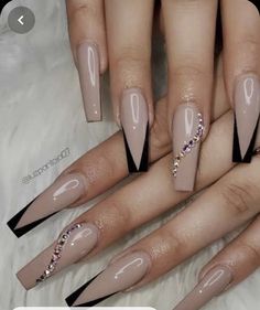 Occasion Nails, Mauve Nails, Black Tips, Halloween Acrylic Nails, Long Acrylic Nail Designs, Pedicure Manicure, Studded Nails, Pretty Nail Designs