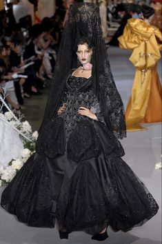 Dior 2007 Couture, 60s Haute Couture, Christian Dior Fall 2007, Dior Fall 2007, Goth Couture, Dior Winter, Galliano Dior, 2007 Runway, Dior Collection