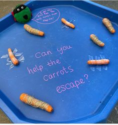 carrots are arranged in the shape of a circle on a blue tray with writing that says can you help the carrots escape?