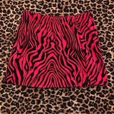 Pink And Black Zebra Mini Skirt. Originally Purchased From Shein But I Felt Like It Was Too Long So My Mom Shortened It For Me So Now Its A Mini Skirt. Size Small. Never Worn. #Y2k #Snooki #Mcbling #Bimbo #Bimbocore 2000s Fashion Pink, 00s Party, Printed Skirt Outfit, Shein Skirts, Zebra Print Skirt, Pink Zebra, Tiger Print, 2000s Fashion, Pink And Black