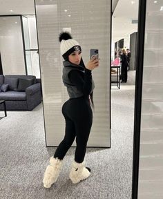 Winter Baddie Outfits, Pinterest Women, Trip Fits, Snow Outfits, America Trip, Cabin Trip, Snow Outfit, Cold Outfits, Tattoo Women