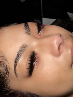 Latina Makeup, Girl Tips, Fake Eyelashes, Lash Extensions, Eyelash Extensions, Eyebrows, Eyelashes