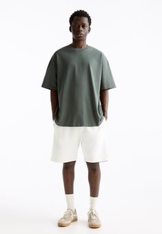 PULL&BEAR Shorts - white Pull And Bear Men, Short Blanc, Bear Man, Pull N Bear, Pull & Bear, Sweat Shorts, White Pants, Shorts With Pockets, Bermuda Shorts